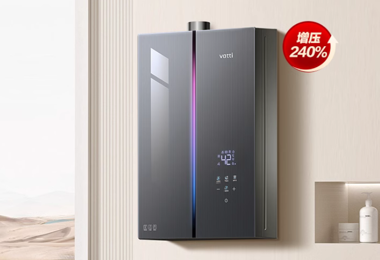 燃?xì)鉄崴髌放贫ㄎ话咐治? /> 
</p>
<p>
	&nbsp;
</p>
<p>
	五、策劃案例分析：從爆品、新品到價(jià)格帶策略
</p>
<p>
	&nbsp;
</p>
<p>
	爆品策略：華帝的零冷水燃?xì)鉄崴魇瞧浜诵谋?，通過(guò)精準(zhǔn)的市場(chǎng)調(diào)研，發(fā)現(xiàn)消費(fèi)者對(duì)即開即熱的需求，迅速推出相關(guān)產(chǎn)品，成為市場(chǎng)熱銷品。
</p>
<p>
	&nbsp;
</p>
<p>
	新品策略：華帝不斷推出新品，如智能恒溫?zé)崴?，通過(guò)智能化功能提升用戶體驗(yàn)，滿足年輕消費(fèi)群體對(duì)高科技產(chǎn)品的追求。
</p>
<p>
	&nbsp;
</p>
<p>
	價(jià)格帶策略：華帝燃?xì)鉄崴鞲采w中高端市場(chǎng)，價(jià)格區(qū)間從2000元到5000元不等，針對(duì)不同消費(fèi)群體提供多樣化選擇。
</p>
<p>
	&nbsp;
</p>
<p>
	六、客群畫像：年齡喜好與消費(fèi)習(xí)慣
</p>
<p>
	&nbsp;
</p>
<p>
	華帝燃?xì)鉄崴鞯哪繕?biāo)消費(fèi)群體以25-45歲的中青年為主，這些消費(fèi)者注重產(chǎn)品的品質(zhì)、安全性和智能化。同時(shí)，他們傾向于通過(guò)線上渠道了解產(chǎn)品信息并進(jìn)行購(gòu)買，因此華帝在電商平臺(tái)和社交媒體上的推廣力度較大。
</p>
<p>
	&nbsp;
</p>
<p>
	七、渠道選址與類型
</p>
<p>
	&nbsp;
</p>
<p>
	華帝的渠道布局線上線下結(jié)合，線下以專賣店為主，覆蓋全國(guó)主要城市，同時(shí)通過(guò)經(jīng)銷商網(wǎng)絡(luò)深入三四線城市及鄉(xiāng)鎮(zhèn)市場(chǎng)。線上渠道則通過(guò)電商平臺(tái)和官方旗艦店進(jìn)行銷售，滿足不同地區(qū)消費(fèi)者的需求。
</p>
<p>
	&nbsp;
</p>
<p>
	八、營(yíng)銷形象與代言人
</p>
<p>
	&nbsp;
</p>
<p>
	華帝注重品牌形象的塑造，通過(guò)“好火好生活”的品牌口號(hào)傳遞溫暖、舒適的生活理念。同時(shí)，其選擇與家庭生活相關(guān)的明星代言人，如影視明星，以提升品牌親和力和知名度。
</p>
<p>
	&nbsp;
</p>
<p>
	九、活動(dòng)策劃與體驗(yàn)設(shè)計(jì)
</p>
<p>
	&nbsp;
</p>
<p>
	華帝定期舉辦“華帝生活節(jié)”等活動(dòng)，通過(guò)線下體驗(yàn)店和線上直播，讓消費(fèi)者直觀感受產(chǎn)品的便捷性和智能化。此外，華帝還通過(guò)打造智能家居場(chǎng)景，為消費(fèi)者提供從選購(gòu)到使用的全方位服務(wù)，提升用戶體驗(yàn)。
</p>
<p>
	<br />
</p>
<p align=